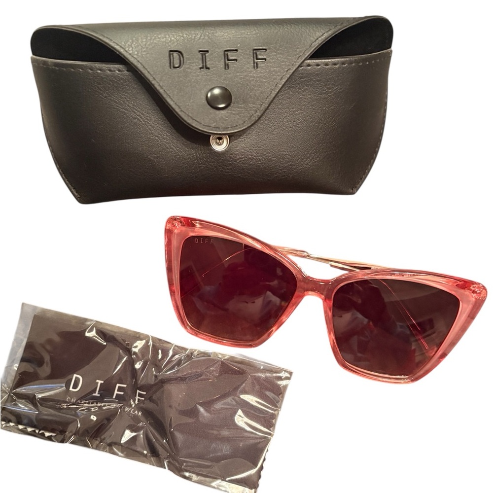 NWOT DIFF Pink frame Willa Sunglasses